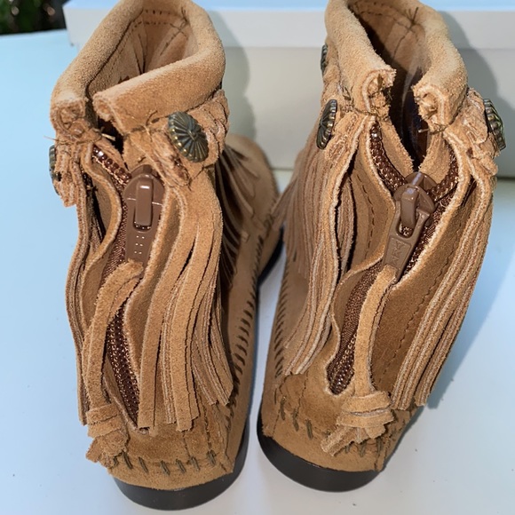 AUTH NIB MINNETONKA Hi-Top Back Zip Boot Taupe - Picture 3 of 12